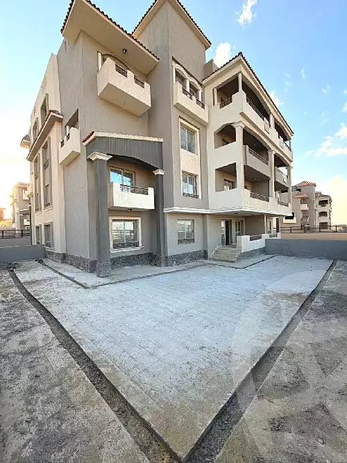 https://aqarmap.com.eg/ar/listing/7147961-for-sale-cairo-el-sheikh-zayed-city-compounds-el-khamayel