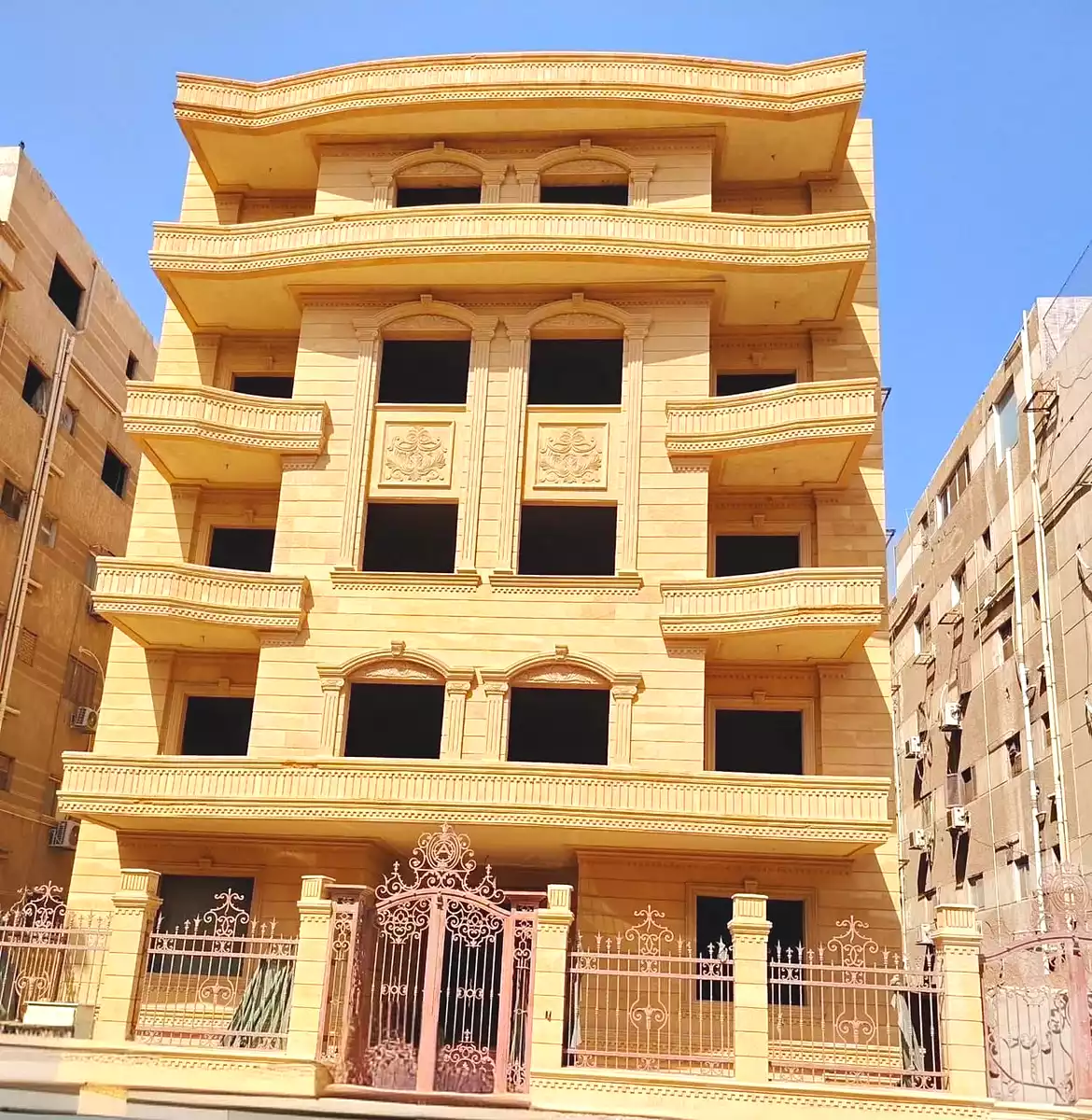https://aqarmap.com.eg/ar/listing/7155193-for-sale-cairo-new-cairo-el-narges-el-narges-omarat-abdul-rahman-al-rafie-st