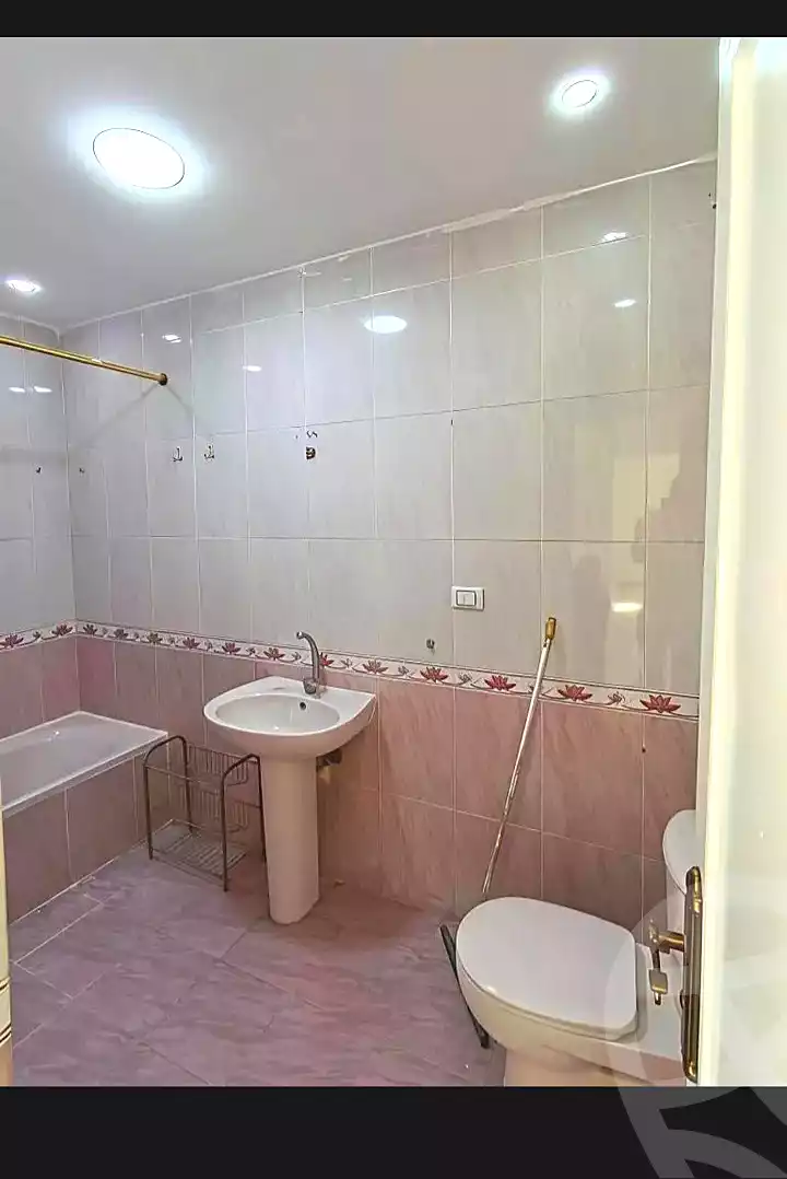 https://aqarmap.com.eg/ar/listing/7155532-for-sale-alexandria-sydy-bshr-sydy-bshr-bhry-gamal-abd-el-nasir-st