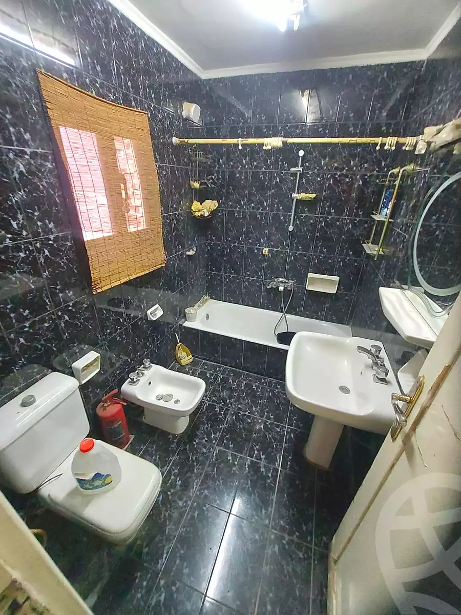 https://aqarmap.com.eg/ar/listing/7155860-for-sale-cairo-helwan-helwan-el-sharkeya-borhan-st