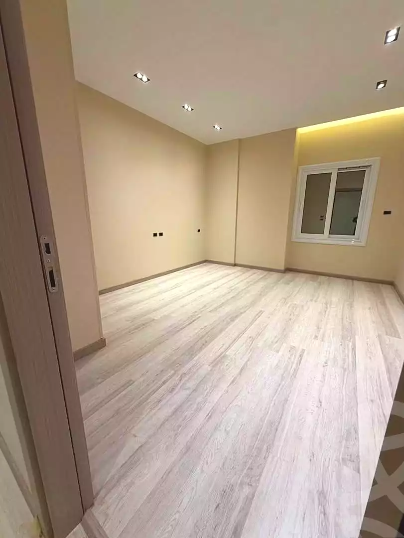 https://aqarmap.com.eg/ar/listing/7130928-for-sale-cairo-el-sheikh-zayed-city-el-hay-el-thaleth-ashaer