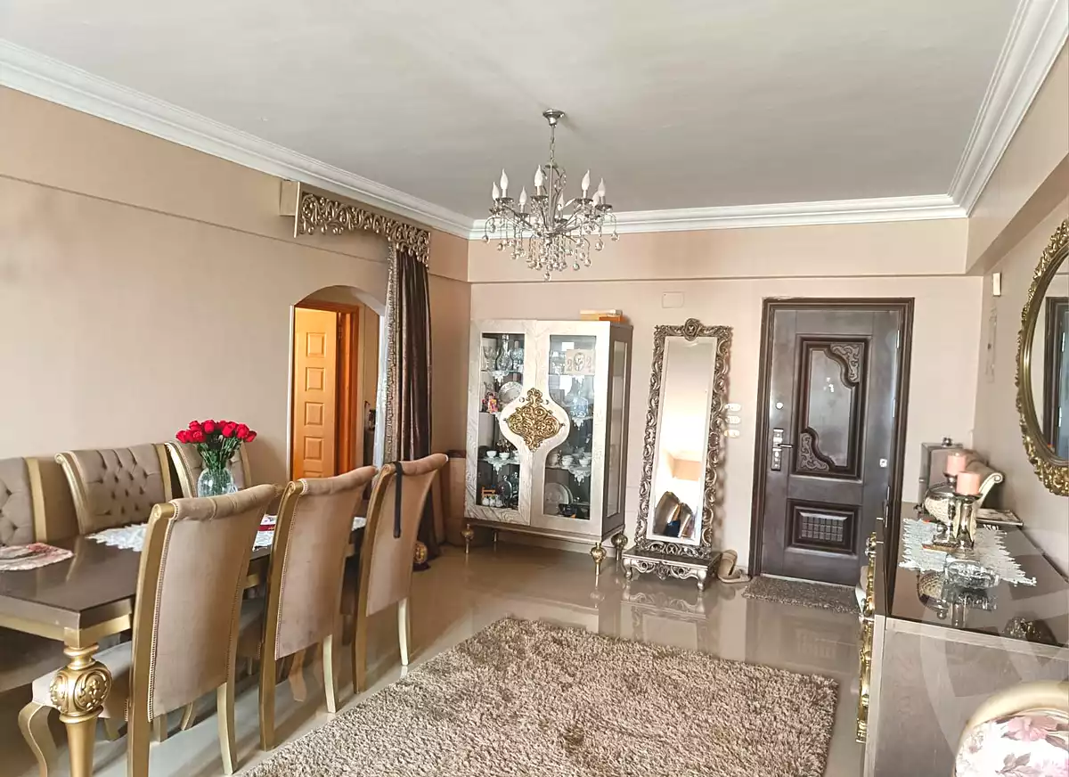https://aqarmap.com.eg/ar/listing/7165663-for-sale-cairo-6th-of-october-el-ahyaa-neighborhood-1st-al-maahad