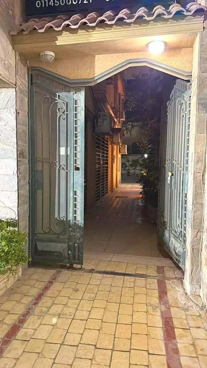 https://aqarmap.com.eg/ar/listing/7165690-for-sale-cairo-6th-of-october-el-ahyaa-neighborhood-3rd-al-hay-al-thalith-st