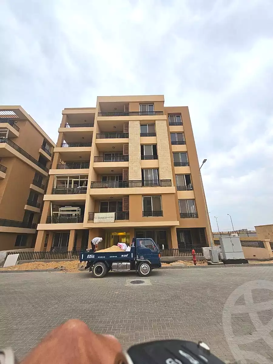 https://aqarmap.com.eg/ar/listing/7078465-for-sale-cairo-new-cairo-compounds-tag-city-lake-park-taj-city