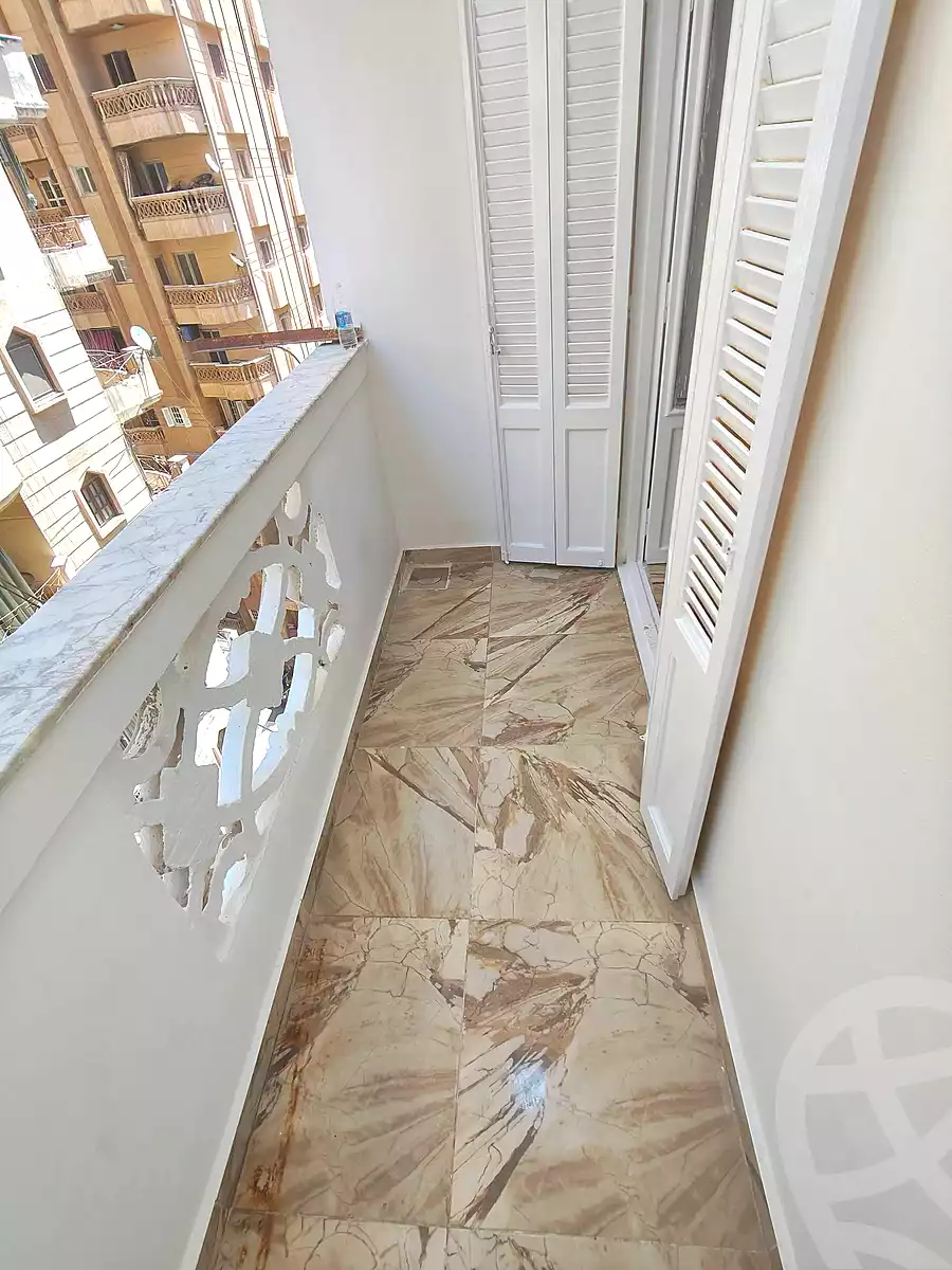 https://aqarmap.com.eg/ar/listing/7170021-for-sale-alexandria-sydy-bshr-sydy-bshr-qbly-street-17