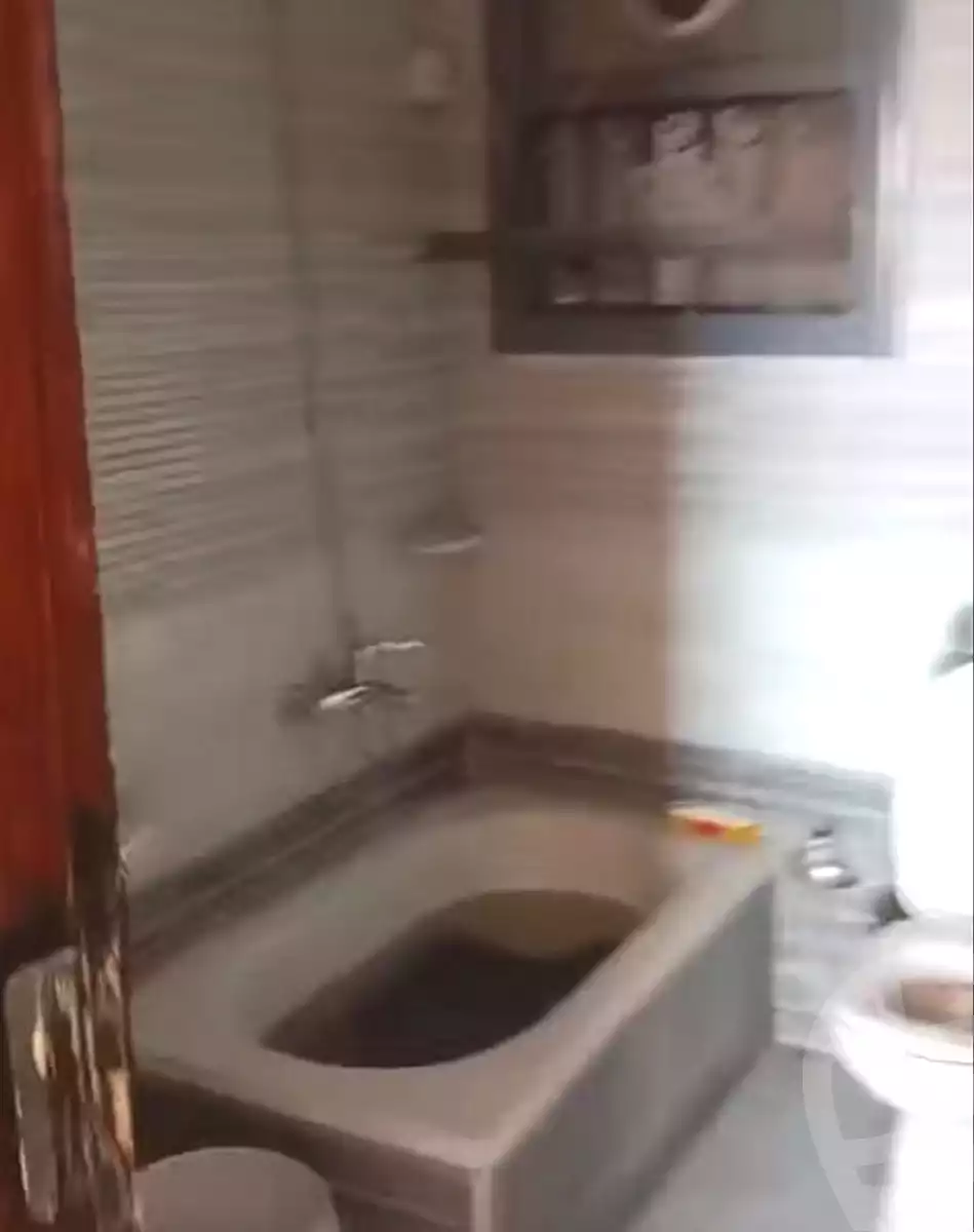https://aqarmap.com.eg/ar/listing/7171360-for-sale-cairo-ain-shams-ain-shams-el-sharkia-afifi-effat-st