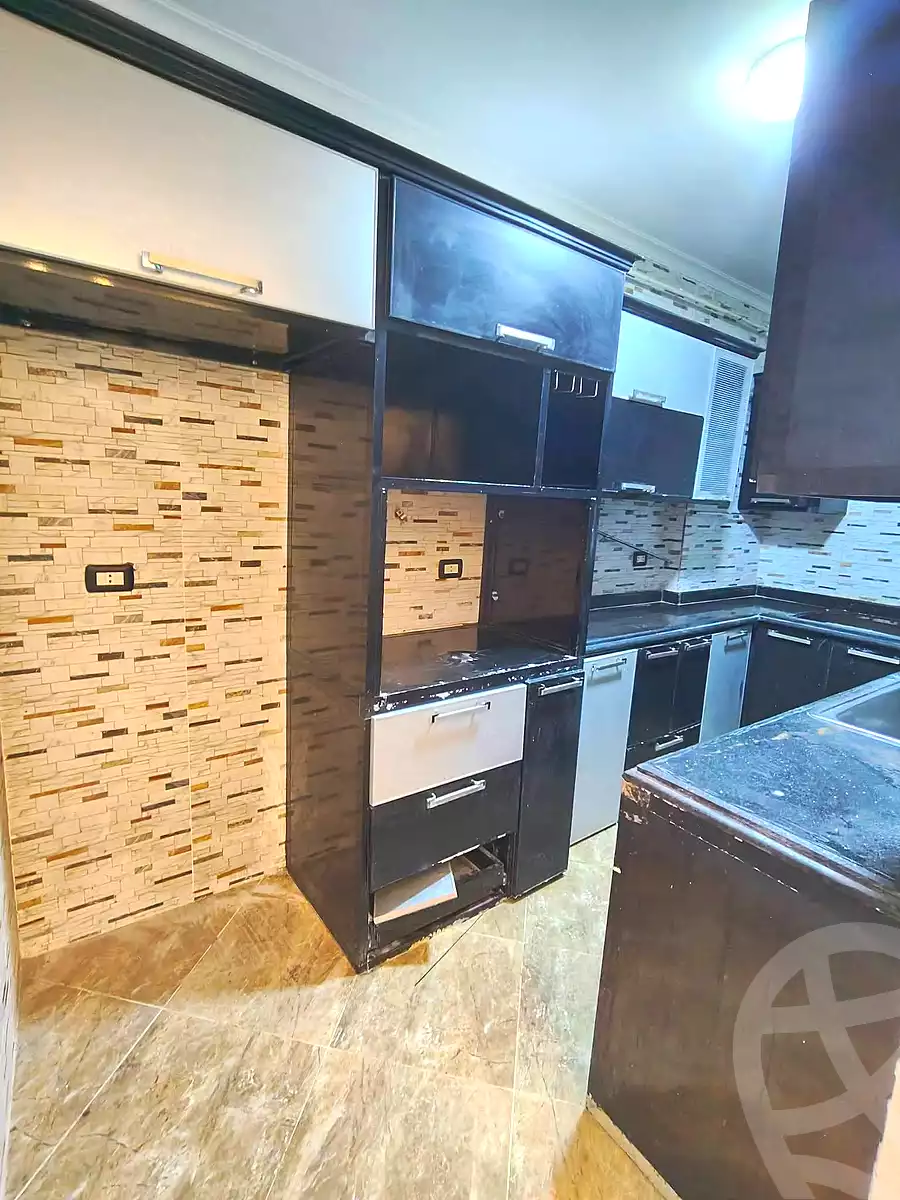 https://aqarmap.com.eg/en/listing/7175500-for-sale-alexandria-sydy-bshr-sydy-bshr-bhry-street-17