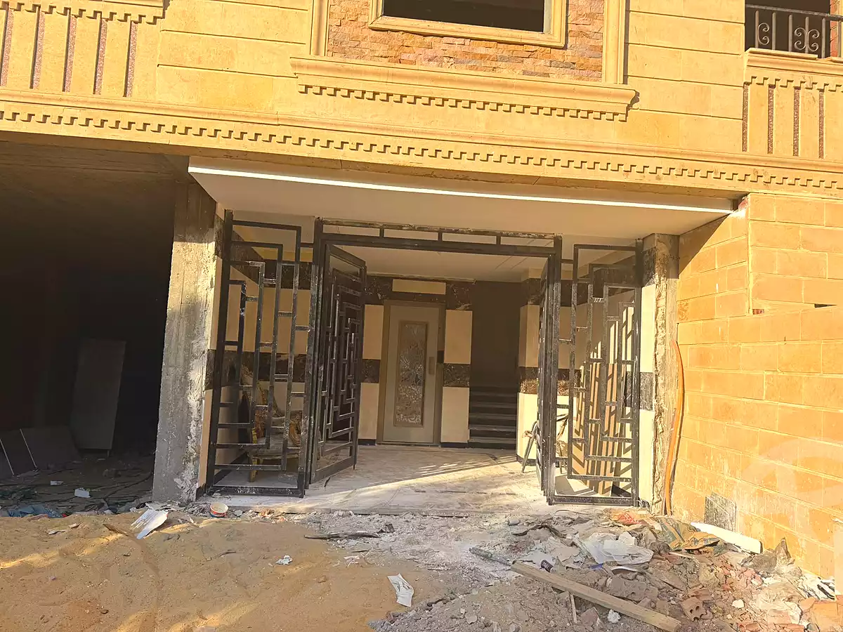 https://aqarmap.com.eg/ar/listing/7177669-for-sale-cairo-6th-of-october-el-ahyaa-neighborhood-2nd-divided-from-al-kafrawei-st