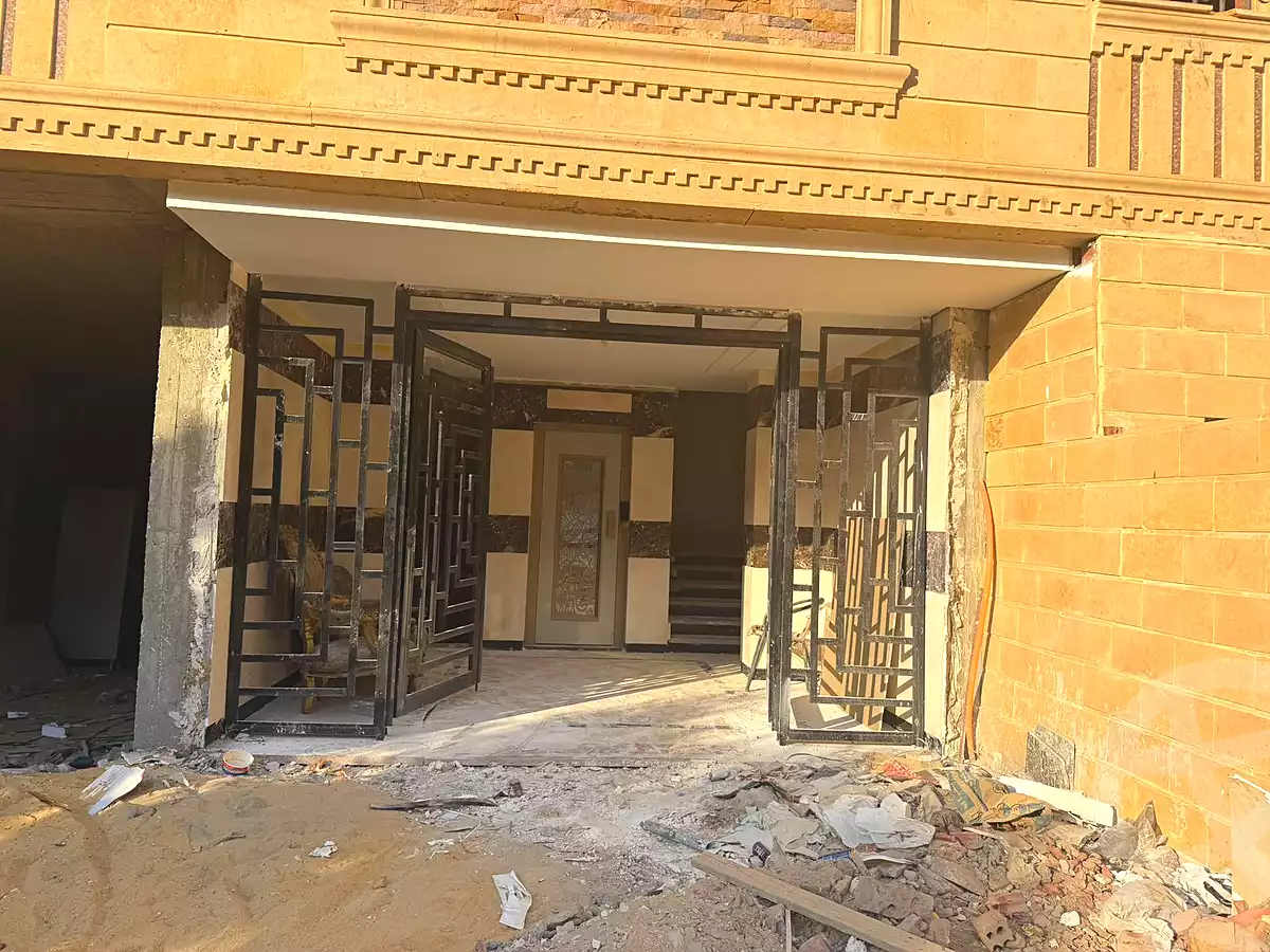 https://aqarmap.com.eg/ar/listing/7177669-for-sale-cairo-6th-of-october-el-ahyaa-neighborhood-2nd-divided-from-al-kafrawei-st