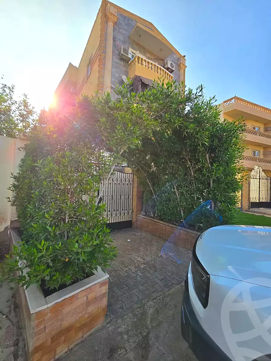 https://aqarmap.com.eg/ar/listing/7177681-for-sale-cairo-el-sheikh-zayed-city-el-hay-elasher-street-100