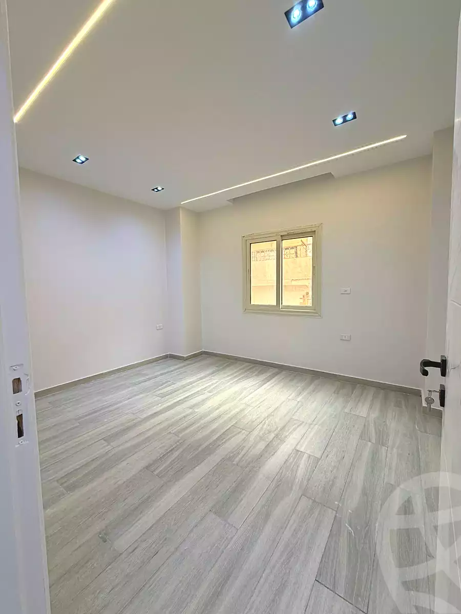 https://aqarmap.com.eg/ar/listing/7179523-for-sale-cairo-6th-of-october-el-ahyaa-neighborhood-3rd-al-hay-al-thalith-st