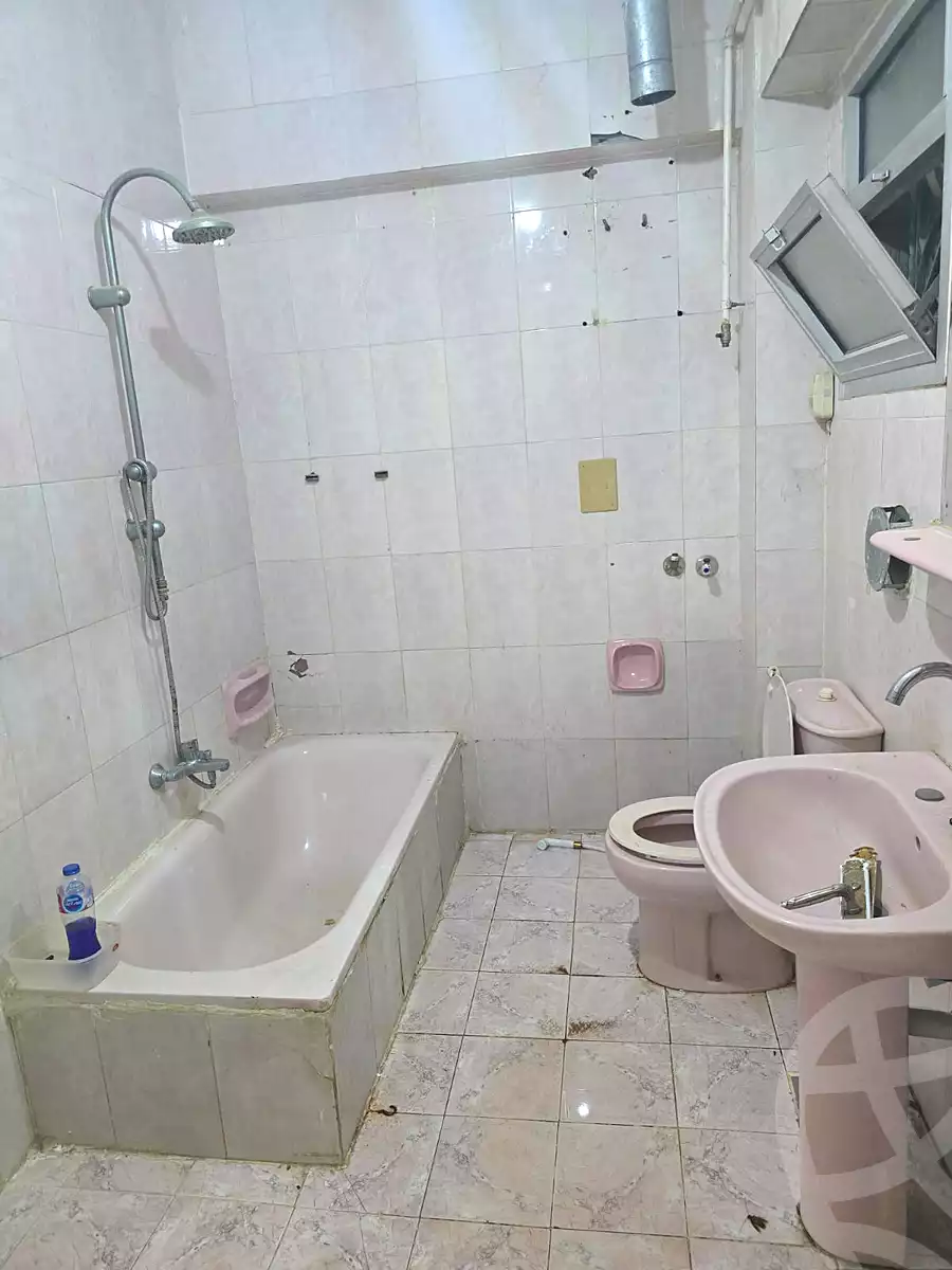 https://aqarmap.com.eg/ar/listing/7179764-for-rent-cairo-6th-of-october-el-ahyaa-neighborhood-2nd-divided-from-al-kafrawei-st