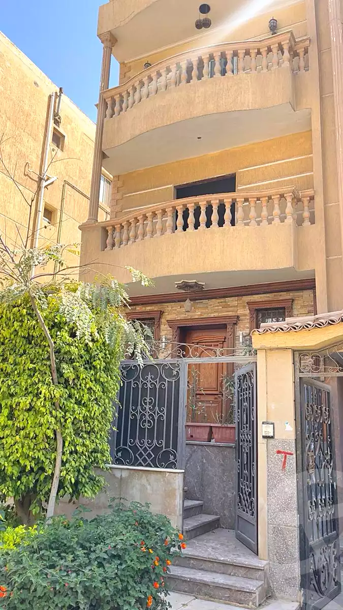 https://aqarmap.com.eg/ar/listing/7181580-for-sale-cairo-6th-of-october-hadaeq-october-compounds-el-fardoos-city