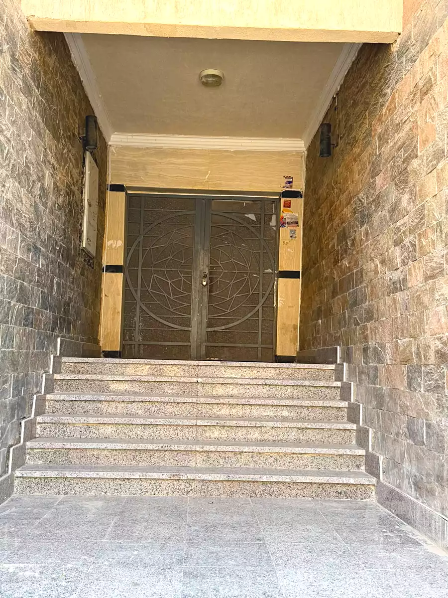https://aqarmap.com.eg/en/listing/7184679-for-sale-cairo-6th-of-october-hadaeq-october-skn-msr