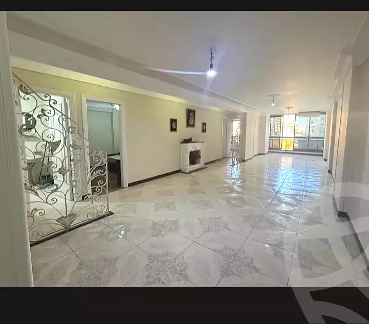 https://aqarmap.com.eg/ar/listing/7186085-for-sale-alexandria-miami-shr-jml-bd-lnsr