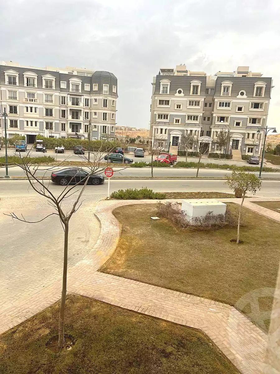 https://aqarmap.com.eg/en/listing/7187710-for-sale-cairo-new-cairo-compounds-mountain-view-hyde-park