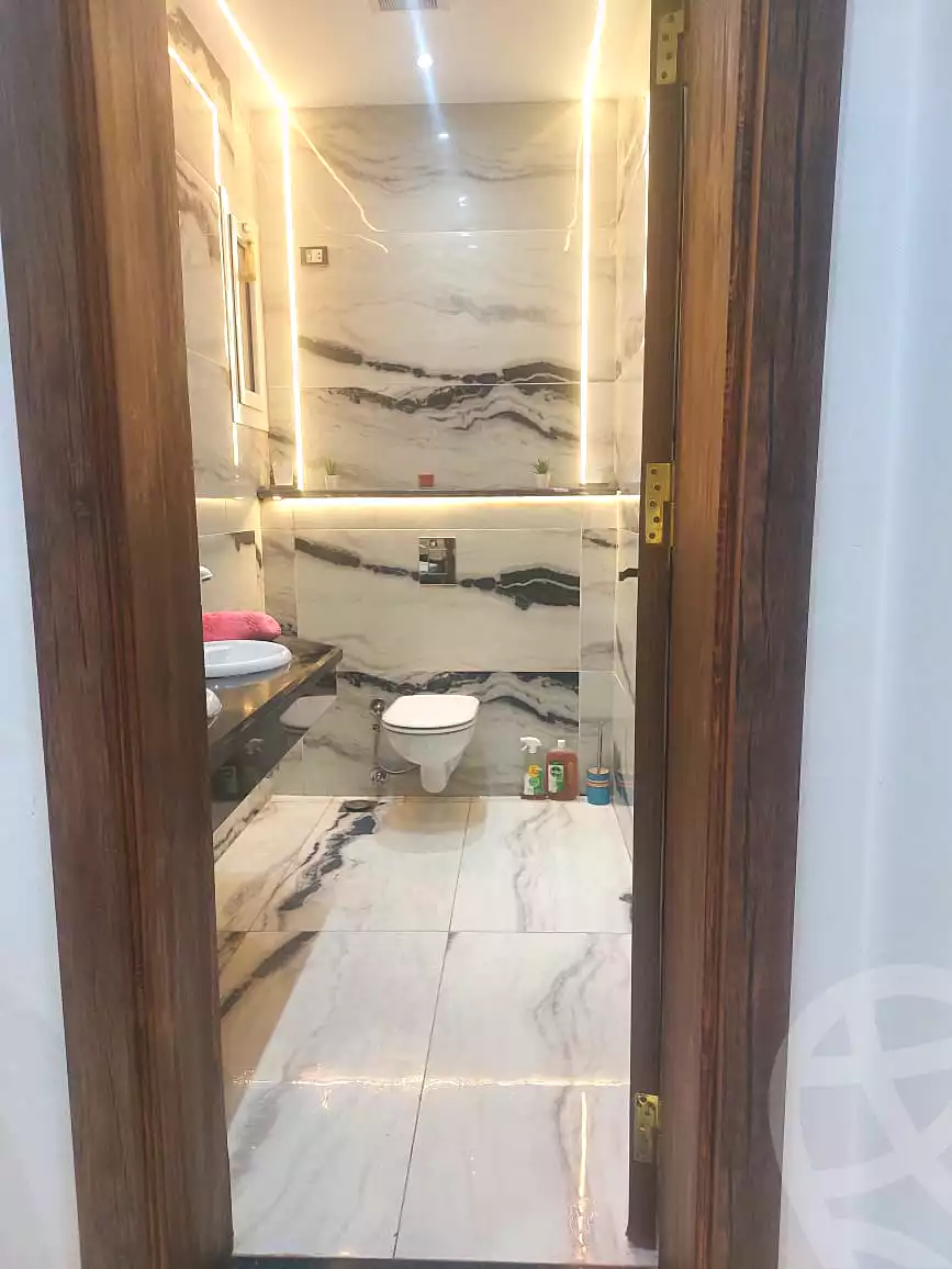 فيلا بـ٥ غرف نوم في ايفر، صورة ٤ من ١٠