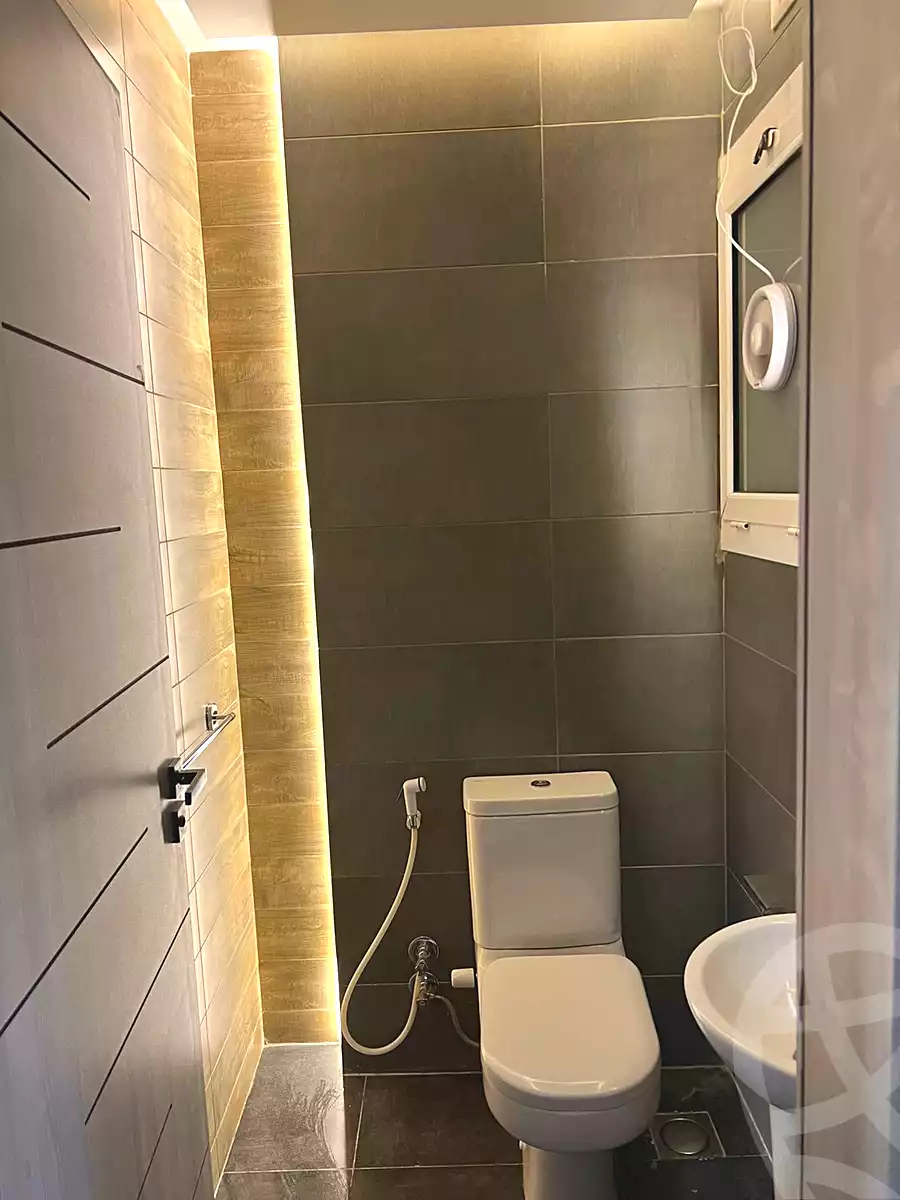 https://aqarmap.com.eg/ar/listing/7191500-for-rent-cairo-new-cairo-compounds-hyde-park-centre-ville-hyde-park