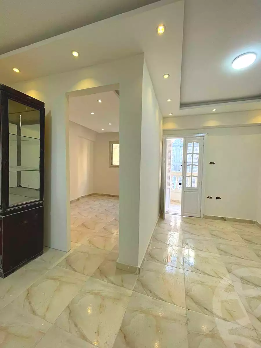 https://aqarmap.com.eg/ar/listing/7191962-for-sale-alexandria-new-miami-street-10
