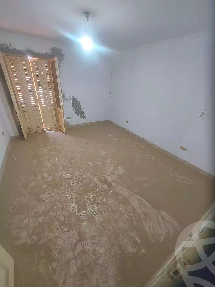 https://aqarmap.com.eg/ar/listing/7197043-for-sale-cairo-helwan-el-shareaa-el-sharby-st