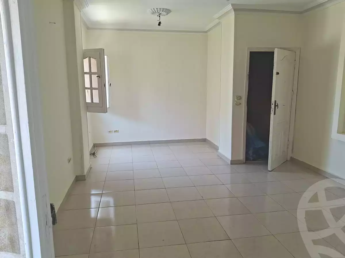 https://aqarmap.com.eg/ar/listing/7198669-for-sale-cairo-6th-of-october-el-ahyaa-neighborhood-3rd-al-hay-al-thalith-st