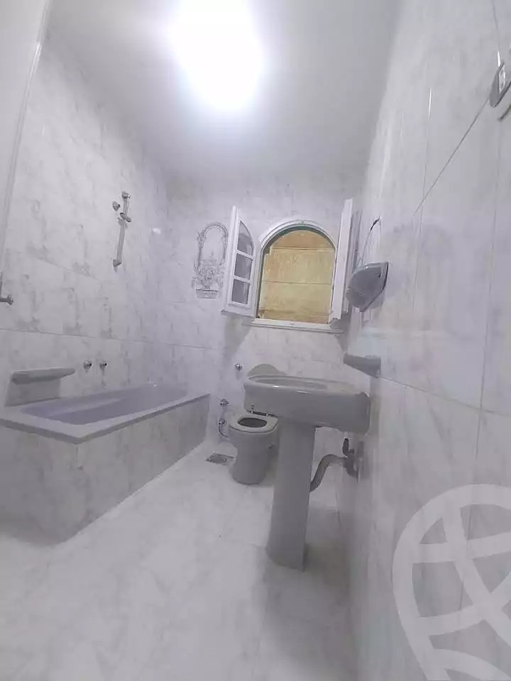 https://aqarmap.com.eg/ar/listing/7200161-for-sale-alexandria-al-agamy-shataa-el-nakheel