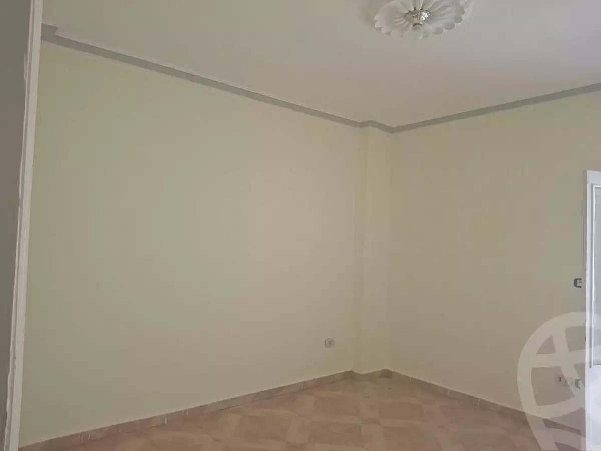 https://aqarmap.com.eg/ar/listing/7202271-for-sale-cairo-6th-of-october-el-ahyaa-neighborhood-3rd-al-hay-al-thalith-st