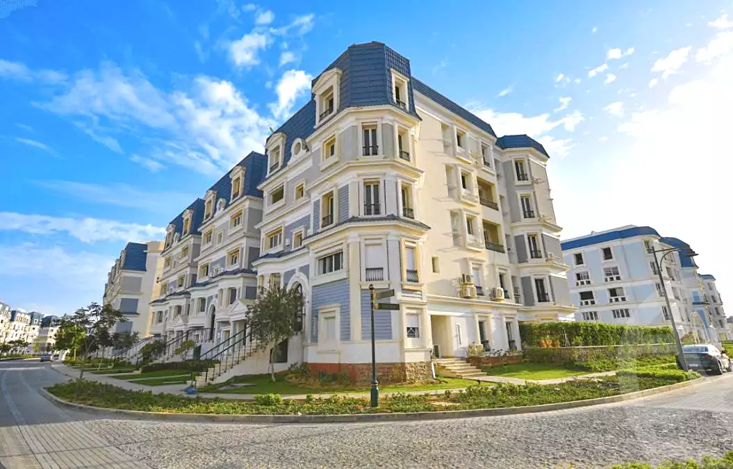 https://aqarmap.com.eg/ar/listing/7205565-for-sale-cairo-new-cairo-compounds-mountain-view-hyde-park