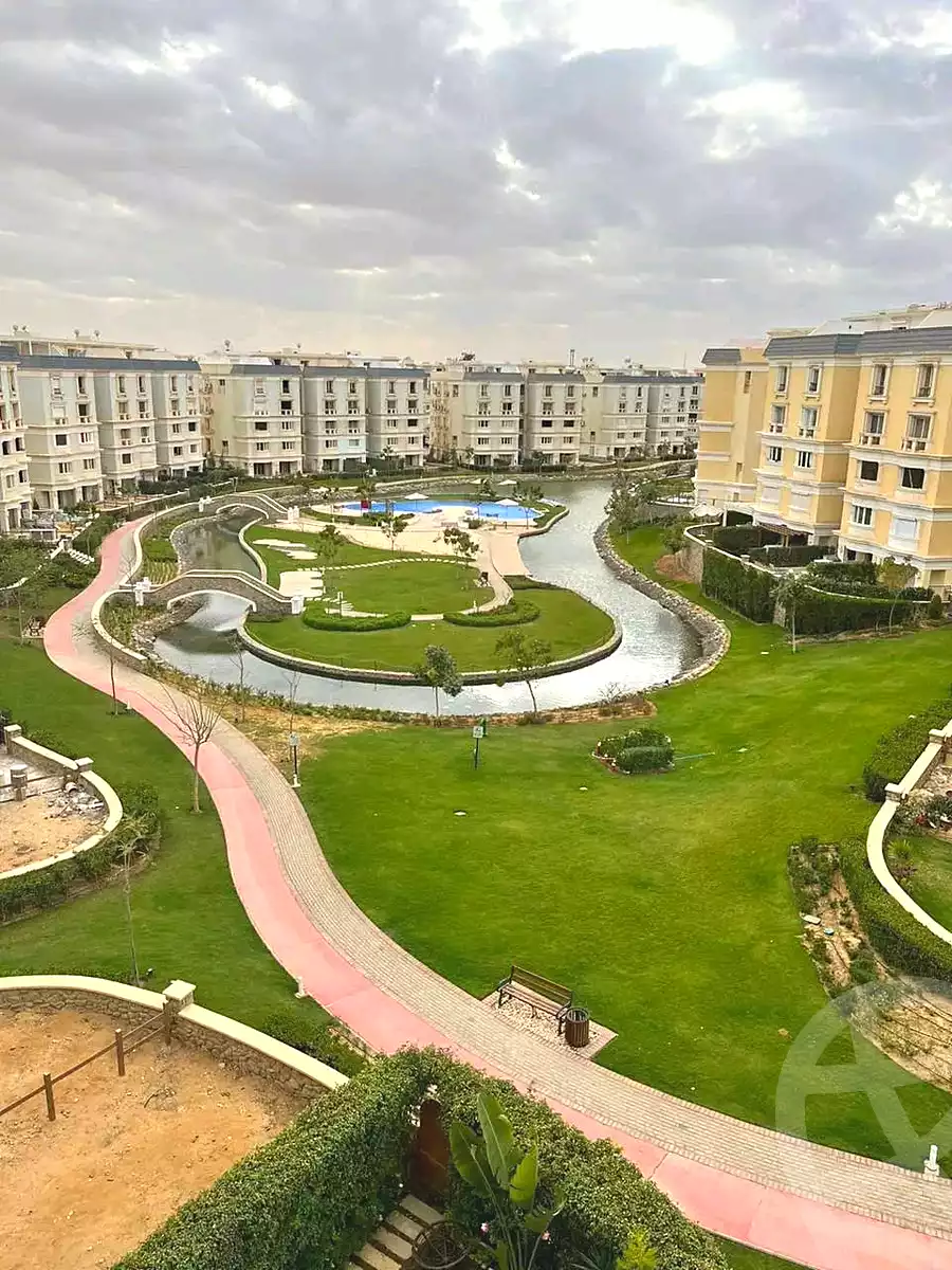 https://aqarmap.com.eg/ar/listing/7205565-for-sale-cairo-new-cairo-compounds-mountain-view-hyde-park