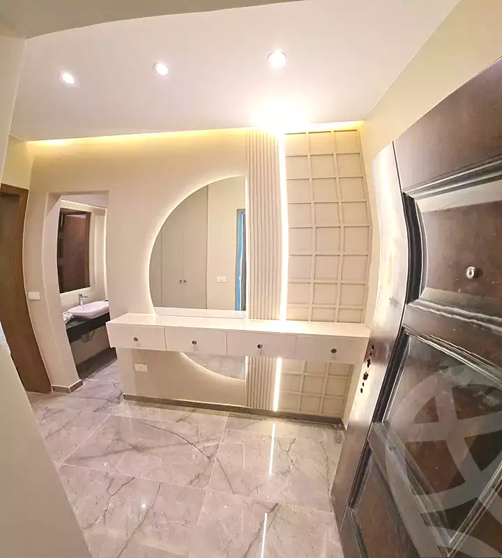 https://aqarmap.com.eg/en/listing/7209054-for-sale-cairo-new-cairo-compounds-mountain-view-hyde-park