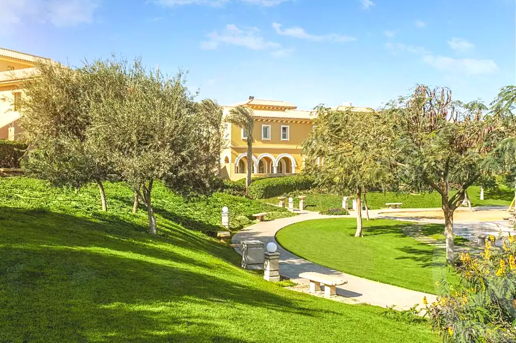 https://aqarmap.com.eg/en/listing/7209085-for-sale-cairo-new-cairo-compounds-hyde-park-centre-ville-hyde-park