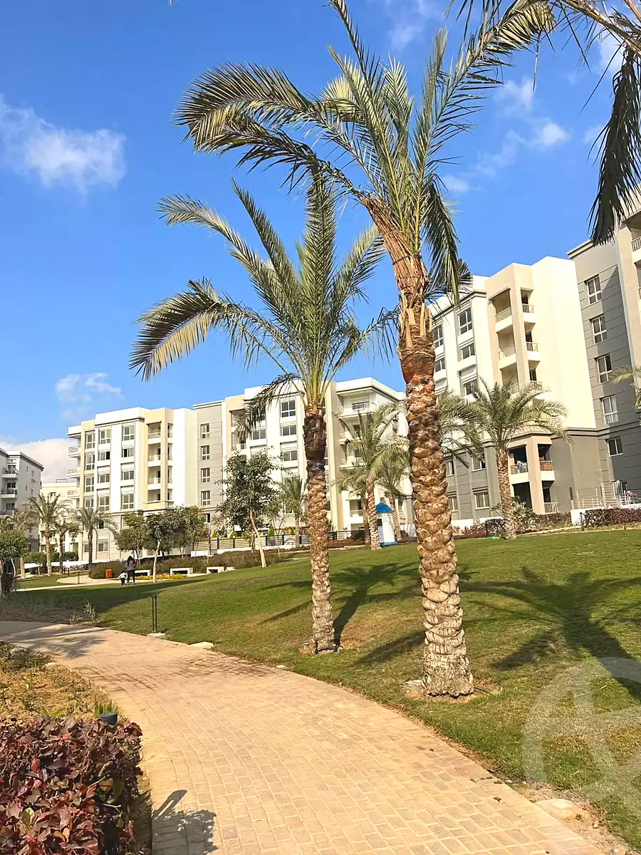 https://aqarmap.com.eg/en/listing/7209085-for-sale-cairo-new-cairo-compounds-hyde-park-centre-ville-hyde-park
