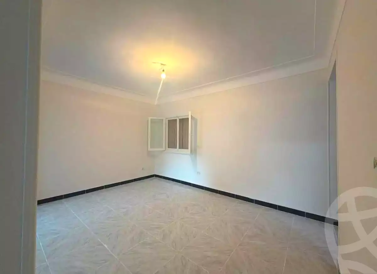 https://aqarmap.com.eg/en/listing/7209257-for-sale-alexandria-ganaklis-shr-mrtdy-bsh