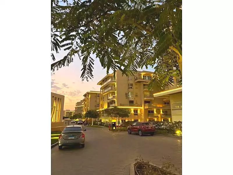 https://aqarmap.com.eg/ar/listing/7212818-for-sale-cairo-new-cairo-compounds-mwntn-fyw-y-syty-club-park-mountain-view-icity