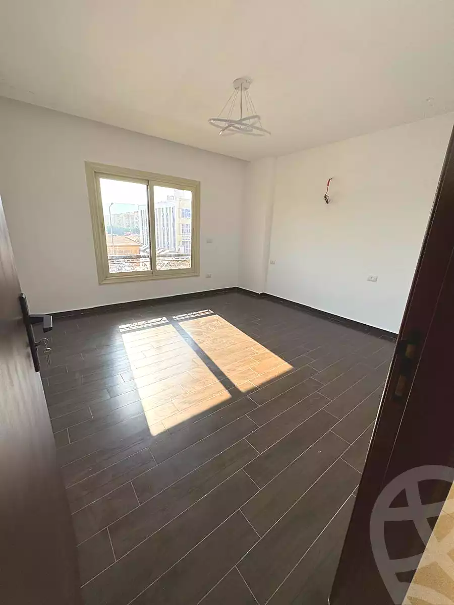 https://aqarmap.com.eg/ar/listing/7213175-for-sale-cairo-el-sheikh-zayed-city-compounds-el-khamayel