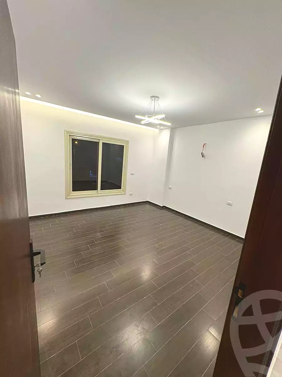 https://aqarmap.com.eg/ar/listing/7213175-for-sale-cairo-el-sheikh-zayed-city-compounds-el-khamayel