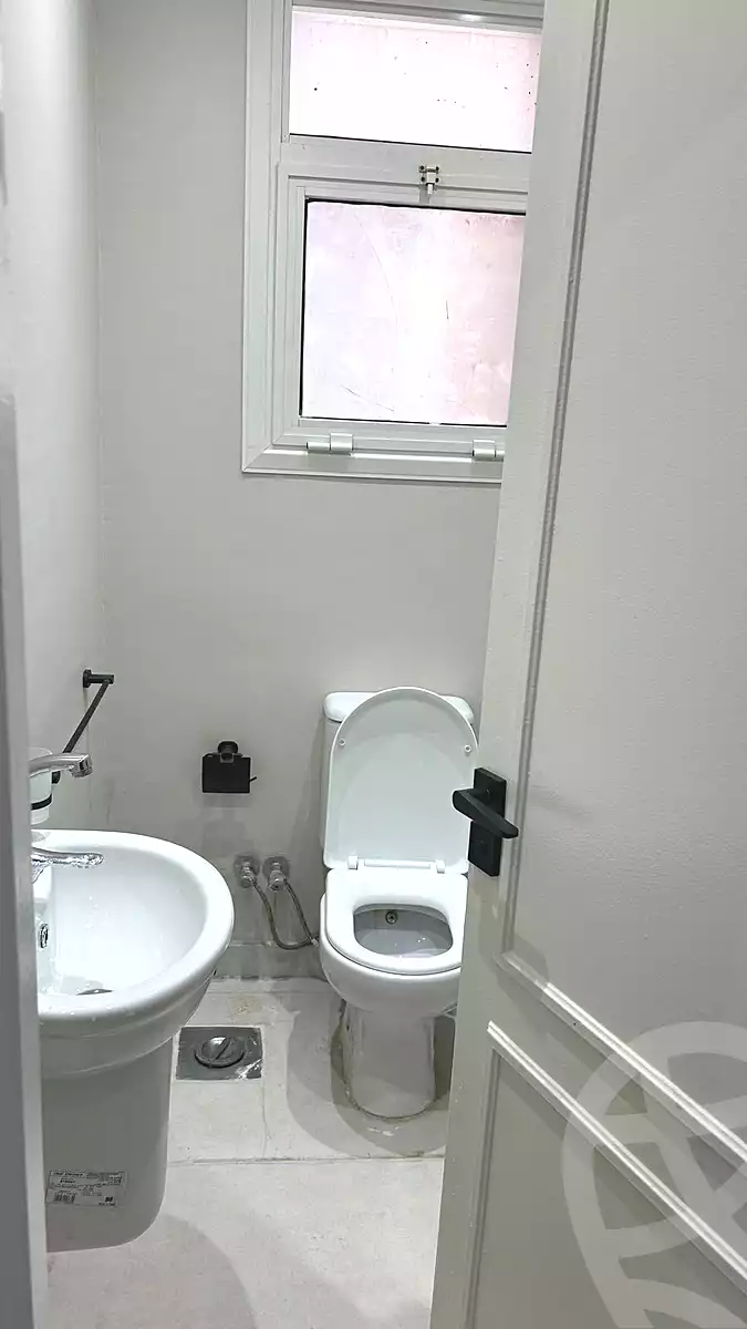 https://aqarmap.com.eg/ar/listing/7214584-for-rent-cairo-new-cairo-lrhb-city-phase-4-mohammed-farid-st