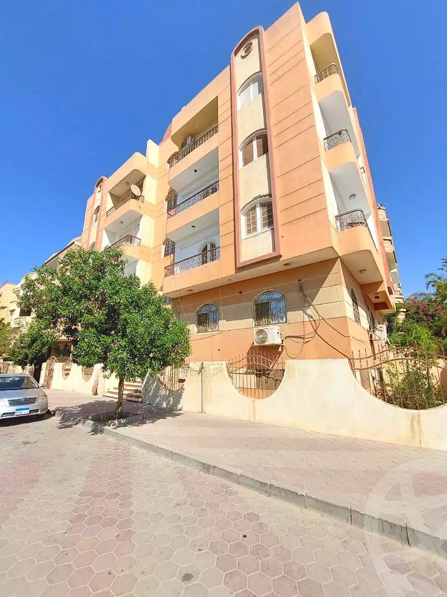 https://aqarmap.com.eg/ar/listing/7214694-for-sale-cairo-6th-of-october-el-ahyaa-neighborhood-1st-rich-bake-st