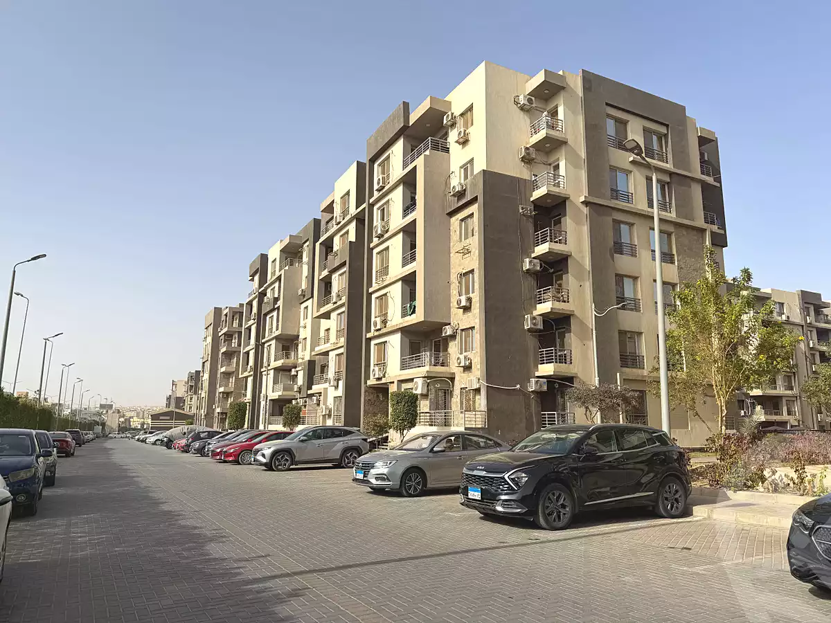 https://aqarmap.com.eg/ar/listing/7215988-for-sale-cairo-el-sheikh-zayed-city-compounds-jn-zyd