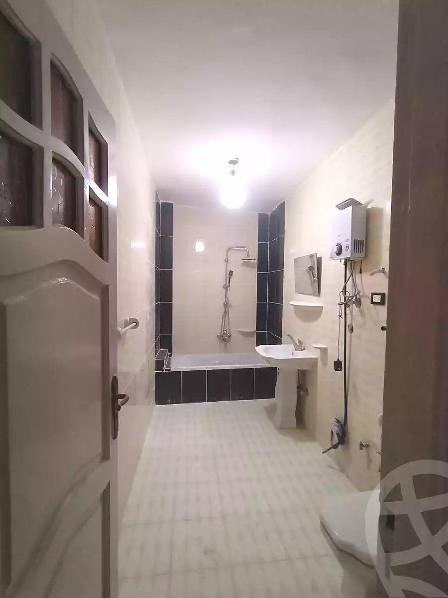 https://aqarmap.com.eg/ar/listing/7218768-for-sale-alexandria-al-agamy-bw-ywsf-hosni-mubarak-st