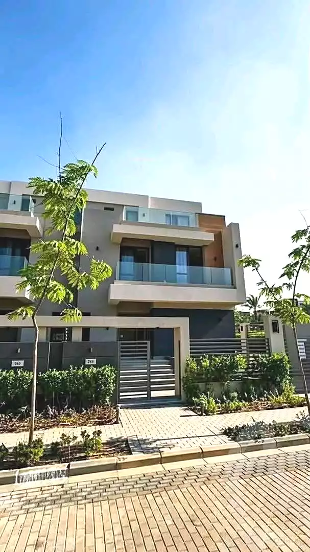 https://aqarmap.com.eg/en/listing/7218757-for-sale-cairo-new-cairo-compounds-el-patio-town-compound-la-vista