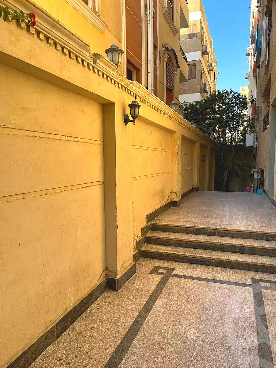 https://aqarmap.com.eg/en/listing/7219728-for-sale-cairo-6th-of-october-el-ahyaa-neighborhood-1st-sixth-neighborhood
