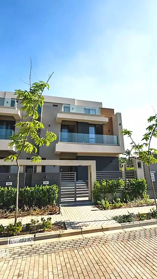 https://aqarmap.com.eg/en/listing/7222008-for-sale-cairo-new-cairo-compounds-el-patio-town-compound-la-vista