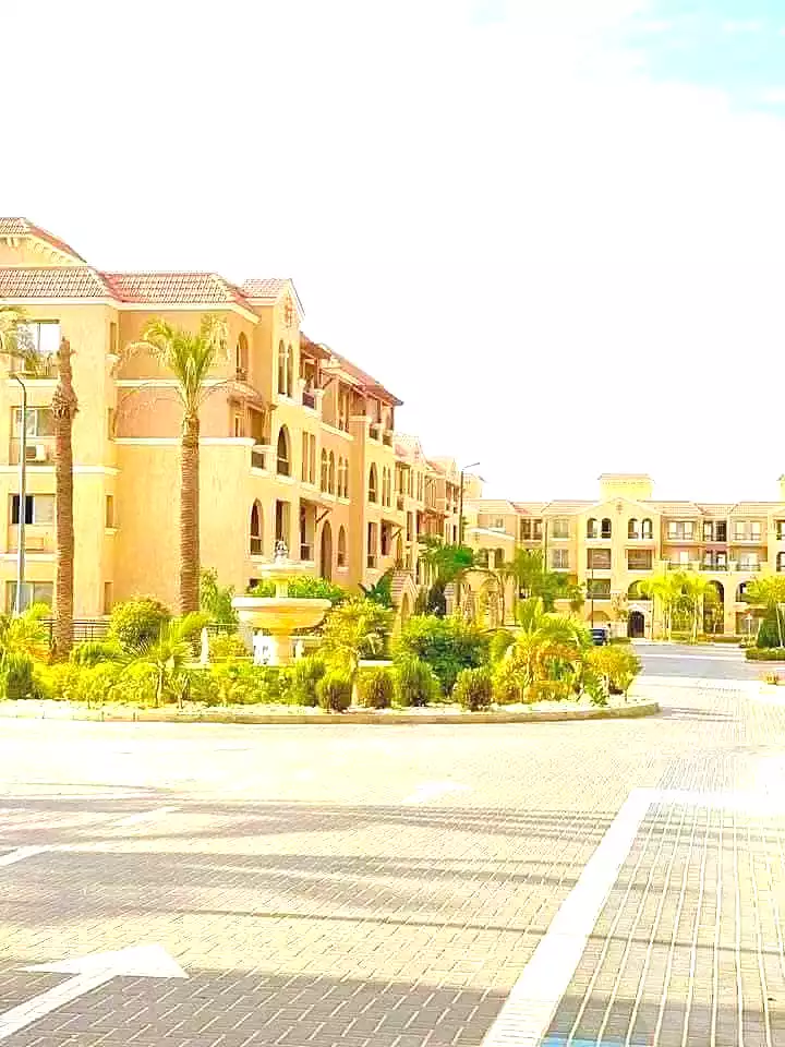 https://aqarmap.com.eg/ar/listing/7223665-for-sale-cairo-el-shorouk-compounds-yfy-ryzydns