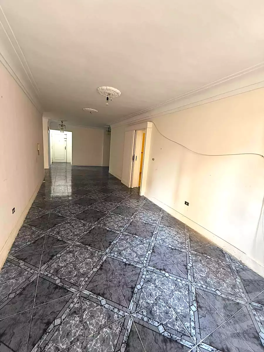 https://aqarmap.com.eg/ar/listing/7224327-for-sale-alexandria-sydy-bshr-sydy-bshr-bhry-abd-el-salam-aref-st