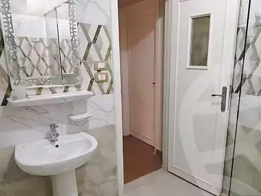 https://aqarmap.com.eg/ar/listing/7224386-for-rent-cairo-el-mohandesen-shareaa-ahmed-orabi