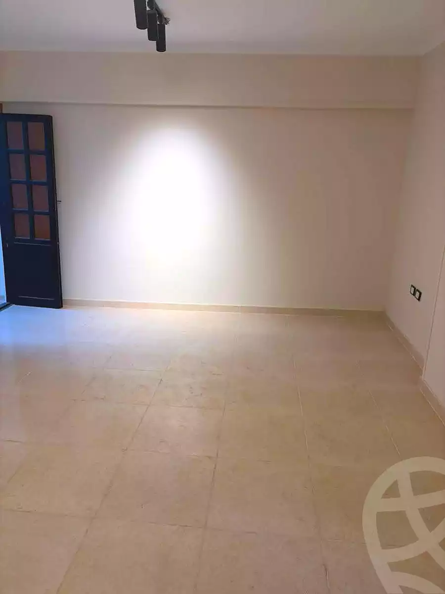 https://aqarmap.com.eg/ar/listing/7224443-for-sale-cairo-helwan-helwan-el-sharkeya-mostafa-safwat-st