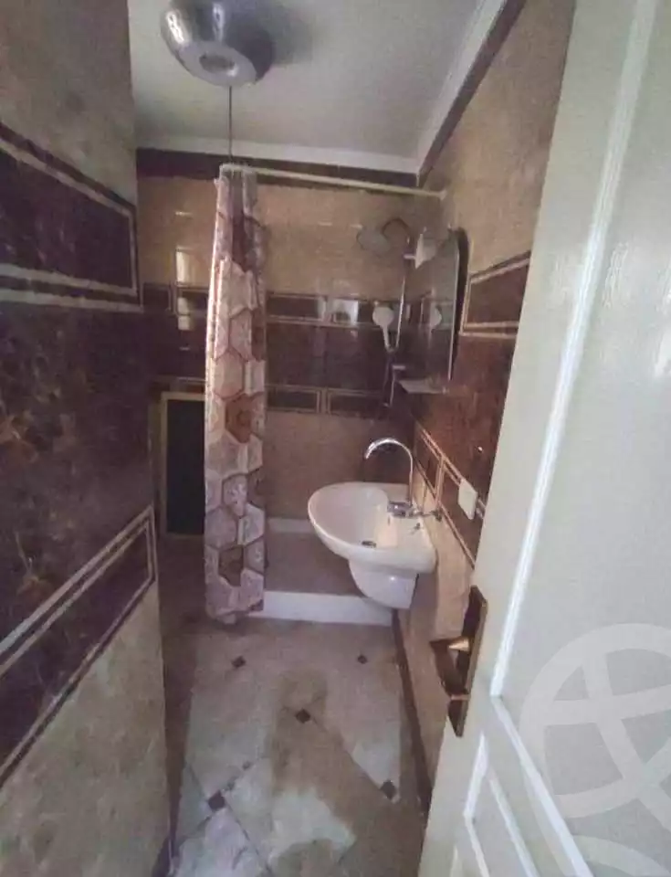 https://aqarmap.com.eg/en/listing/7225363-for-rent-alexandria-moharram-bey