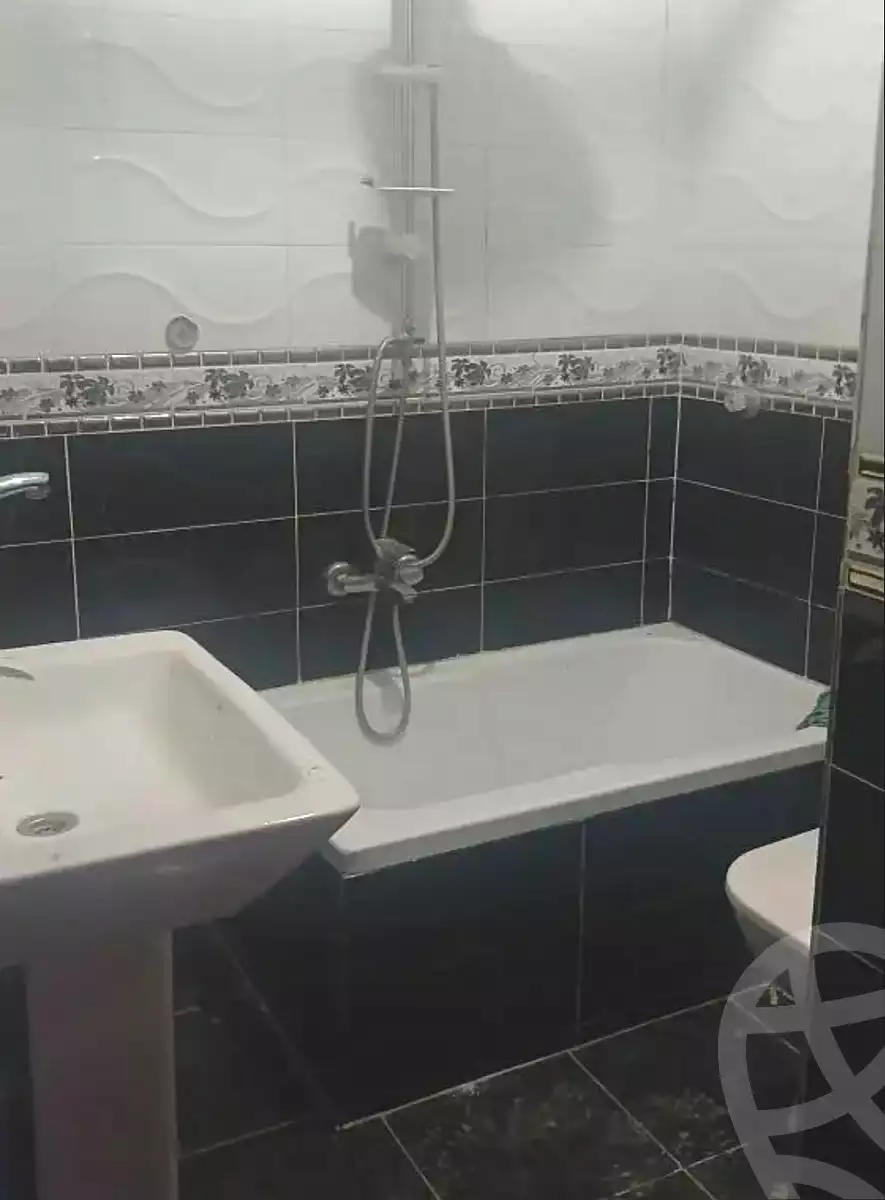https://aqarmap.com.eg/ar/listing/7230531-for-sale-alexandria-al-agamy-el-hanouvel-el-warsha-st