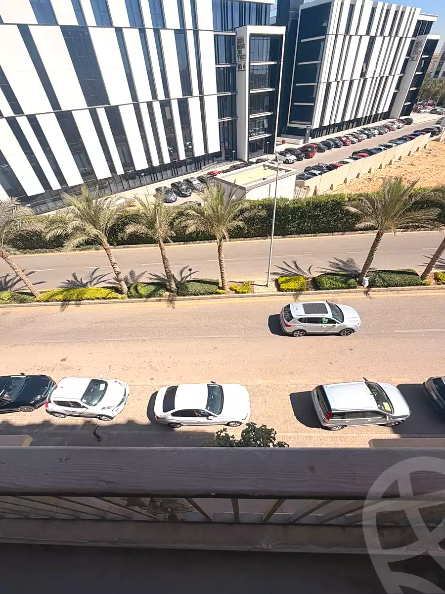 https://aqarmap.com.eg/ar/listing/7230660-for-sale-cairo-new-cairo-compounds-hyde-park-centre-ville-hyde-park